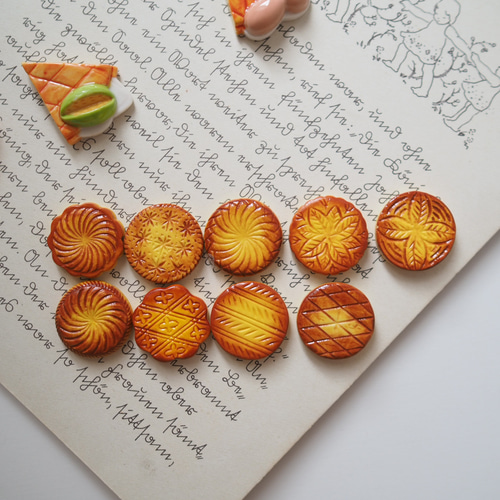 あと2個！フランス フェーヴ 9種類のガレットデロワ♪ ミニチュア雑貨