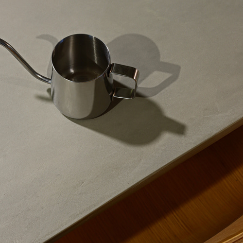 カウンターデスク｜横幅140cm｜ライトグレー｜薄塗りモルタル｜脚