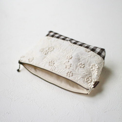 立体刺繍×コットン/リネンのポーチ｜韓国生地のお花刺繍｜アイボリー