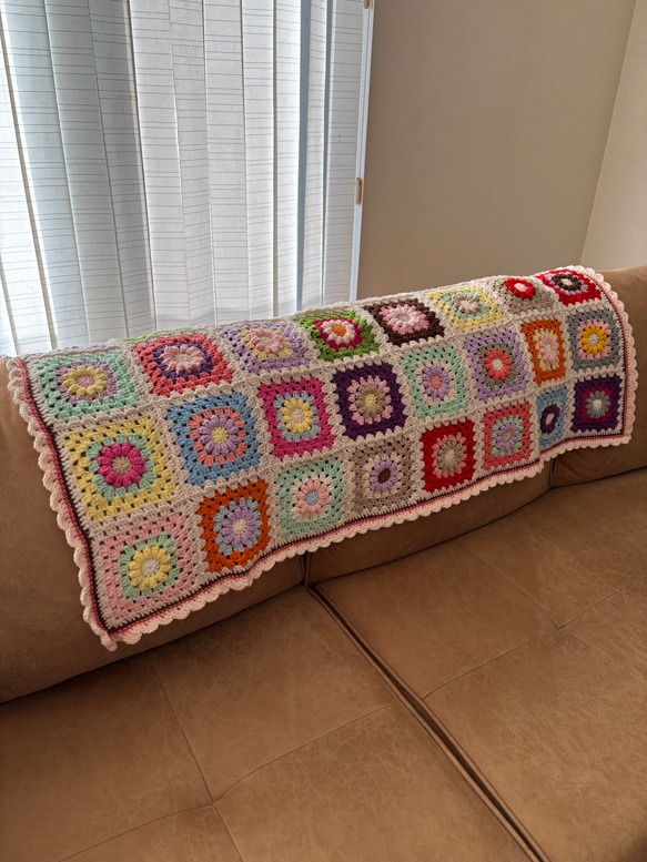 手編みブランケット/花モチーフ/グラニースクエア/カラフル/かぎ針編み