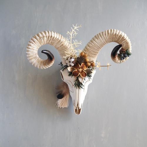 Botanical Bone 羊スカル × アーティフィシャルフラワー 壁掛け