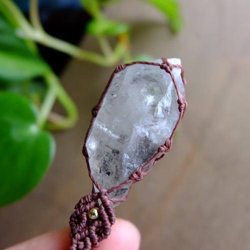 ガネーシュヒマール産 ヒマラヤ水晶原石 マクラメ編みペンダント