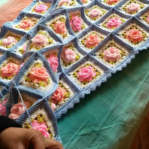 立体】手編み グラニースクエア マルチカバー かぎ針編み モチーフ編み
