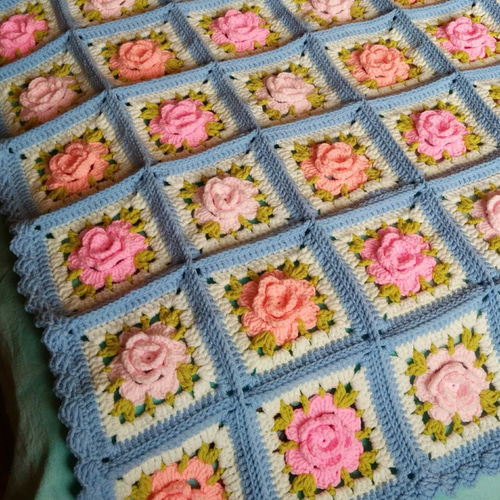 立体】手編み グラニースクエア マルチカバー かぎ針編み モチーフ編み