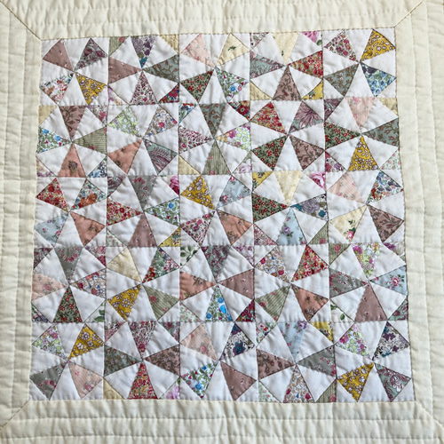 大きめ万華鏡のパッチワークタペストリー パッチワークキルト