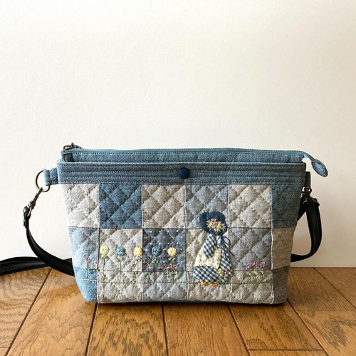 スーちゃんのあおりポケットのパッチワークキルトショルダーバッグ