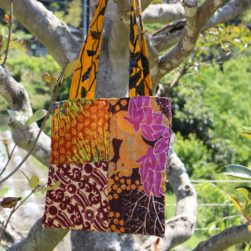 アフリカ布×パッチワーク×刺し子のキルト裏地ミニバッグ (オレンジ