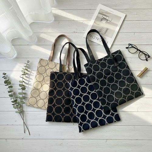 人と被らない着回しバッグ】ミナペルホネンdop刺繍生地と帆布のスリム