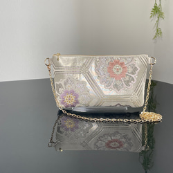 帯リメイクバッグ 黒地にゴールドの蜀江華文様 Mサイズ 和装バッグ