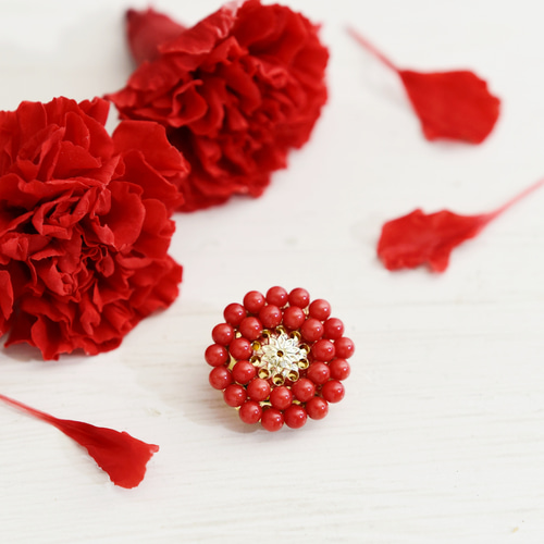 人気No.1【 ブローチ 】赤珊瑚 アンティークレトロなお花 ／赤 還暦