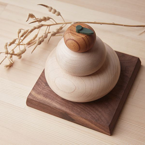 割引価格！】木の鏡餅 Sサイズ｜桐箱入り 木製 かがみもち お正月