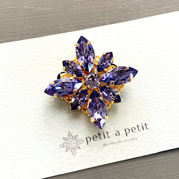 スワロフスキー®︎ ブローチ(L) clématite タンザナイト ギフト