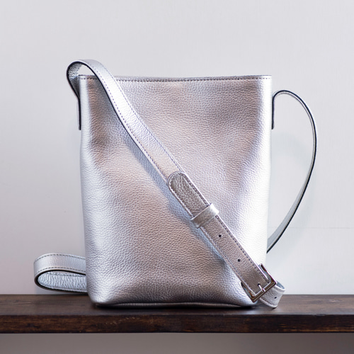 バケツ型 ショルダーバッグ 本革 シュリンクレザー レディース