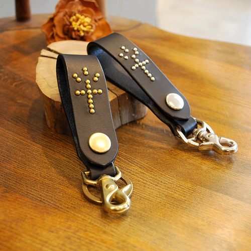 クロススタッズベルトループ／ キーホルダー/ レザー / プレゼント