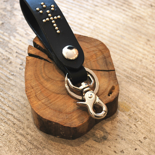 クロススタッズベルトループ／ キーホルダー/ レザー / プレゼント