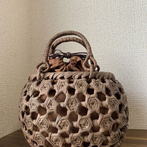 国産山葡萄 手作り かごバッグ 薔薇花編み 丸い 巾着タイプ内布 かご