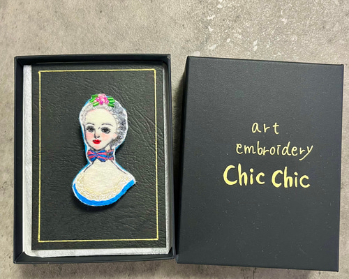 マリーアントワネット3】刺繍 絵画ブローチ 人物アクセサリー 個性的