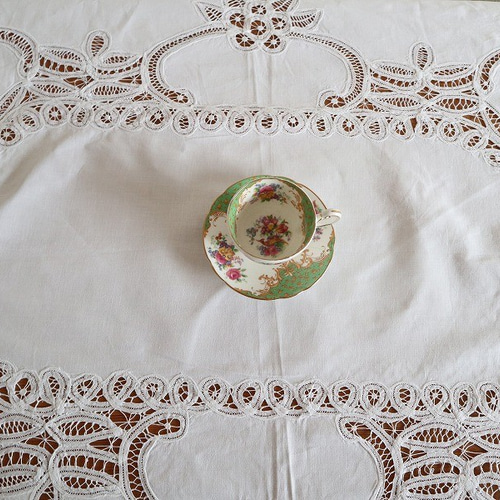 ドイツのヴィンテージ/大判167x126㎝ バテンレースがたっぷりあしらわ