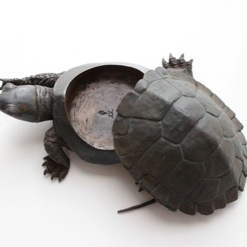 亀置物・銭亀朱肉入れ・歩-2 黒色 鋳造 ブロンズ 桐箱付き ロスト