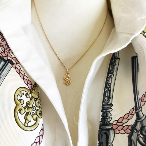 K18ゴールド イニシャル「S」ペンダントトップ 現品限りの価格