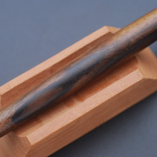 銘木芯ホルダー（2mm） 【黒柿】孔雀杢 II ペン・筆記用具 FongLai