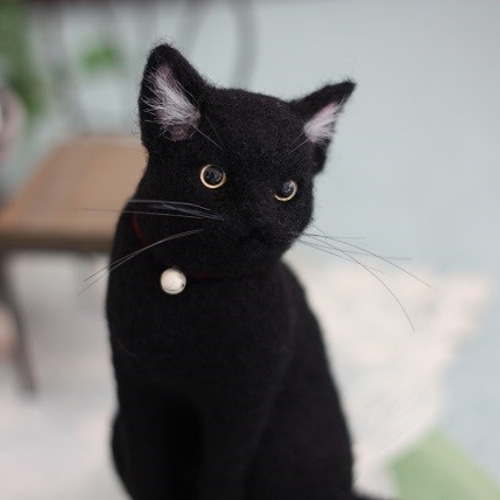 羊毛フェルト しあわせを運ぶ リアルな黒猫さん (大) 羊毛フェルト mon