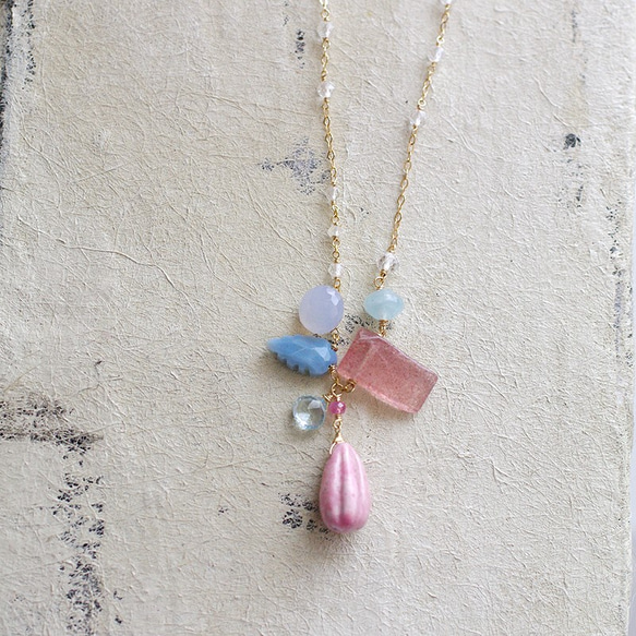 fusa : Spring Pink&Blue（necklace） 水色とピンクの石を集めた
