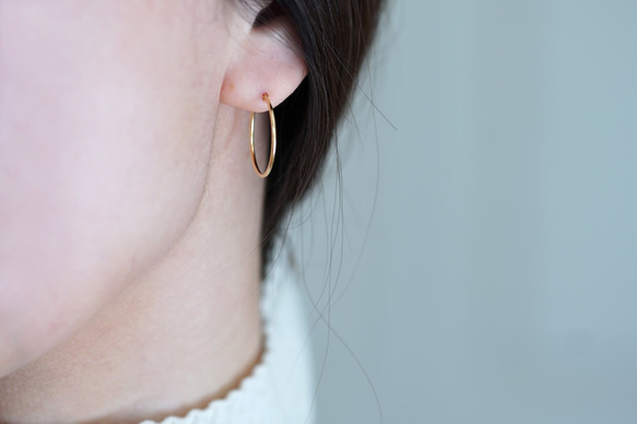 送料無料】K18 1mm×20mm ゴールドフープピアス ペア ピアス（フープ