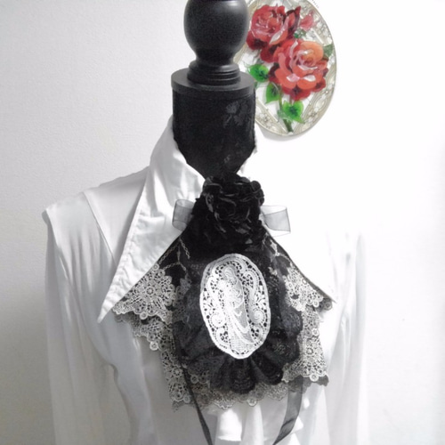 レース ジャボ 聖母子レースメダリオン・コサージュリボンブローチつき