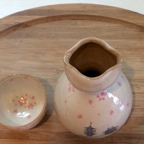 送料無料】赤膚焼 奈良絵 ぐい呑&徳利 おちょこ・ぐい呑み・徳利 赤膚