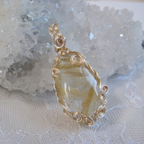 ルチルクォーツ ワイヤーラッピングペンダントトップ（天然石