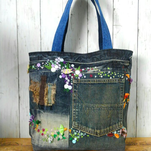 大きめ 花刺繍 デニムバック ～ リメイクバック パッチワークバック