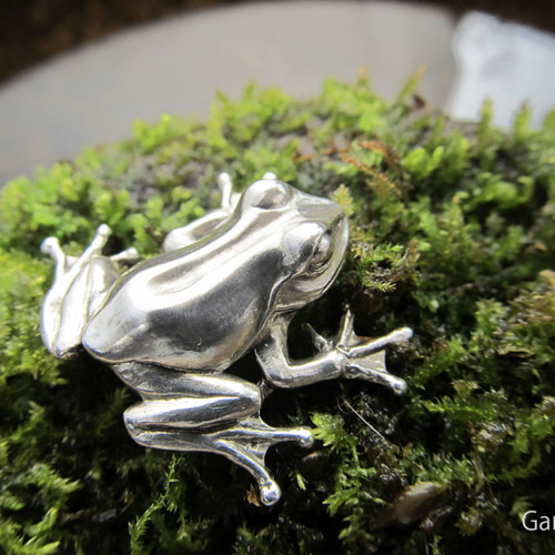 大きなカエルのペンダントトップ ネックレス・ペンダント Garrotin