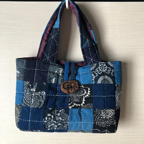 藍無地と藍型染古布襤褸×刺し子のトートバッグ トートバッグ secca