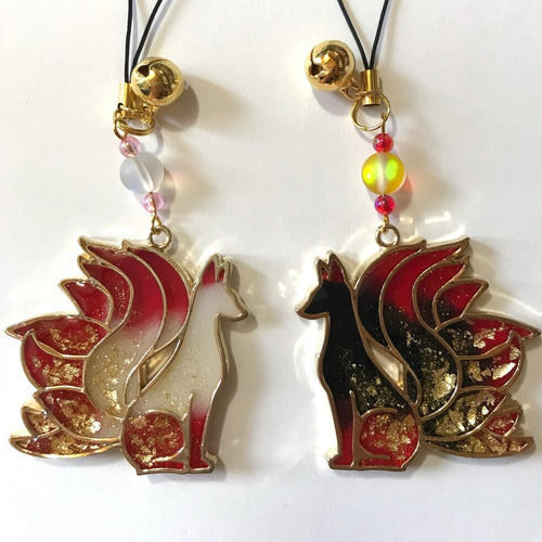 九尾狐 牡丹(白×赤)】 レジンストラップ バッグチャーム 小夜時雨/さよ