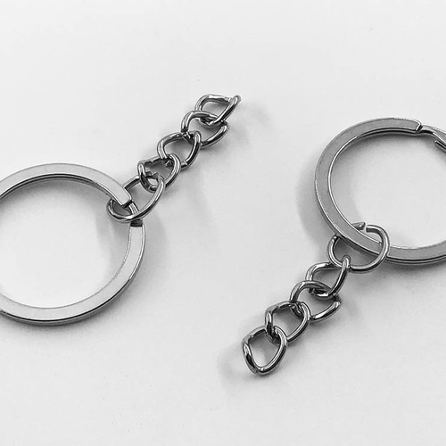 送料無料 平キーリング 25mm シルバー 50個 丸カン チェーン付き 銀色