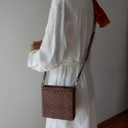 山ぶどうショルダーbag 9㎜平編 ＃3 山葡萄のつる（皮）で編んだバッグ