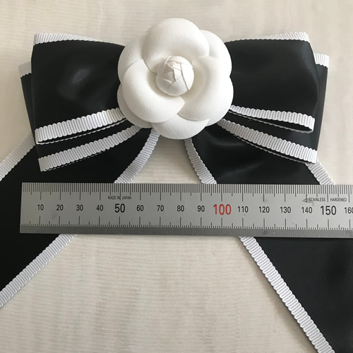 レザーカメリア 大きめ サテンリボン パイピング リボン ピンブローチ