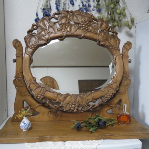 木彫りの卓上置き鏡☆葡萄デザイン☆ 材質榀の木 ｻｲｽﾞ約台650x240x25mm