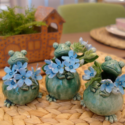 再販）花を抱えている蛙ミニ花瓶 一輪挿し・花瓶・花器 水野 育美 通販