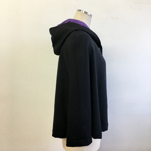 ハロウィン気分❤️パープル裏地のフード付きポンチョジャケット 黒