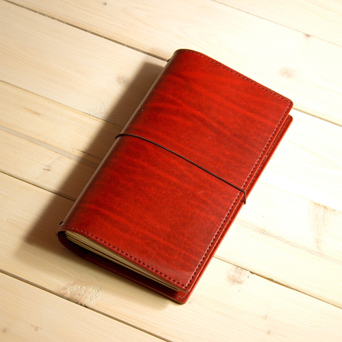 トラベラーズノート / レギュラーサイズ / レッド / ルガトショルダー