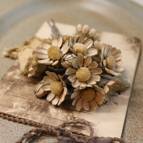 布花 アンティーク風野菊のブーケブローチ ブローチ ao. 通販 9961897