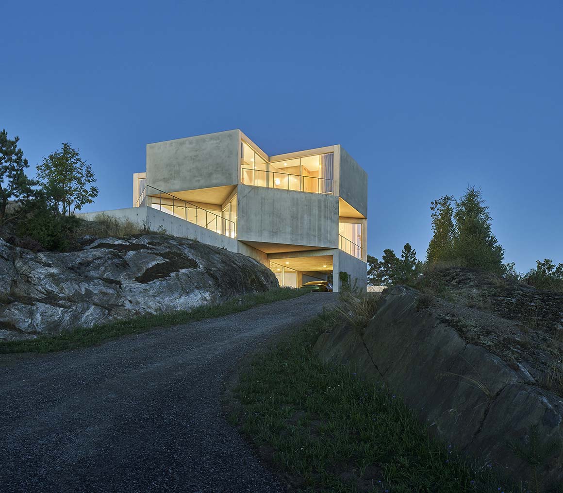 House on a Hill - C3GLOBE