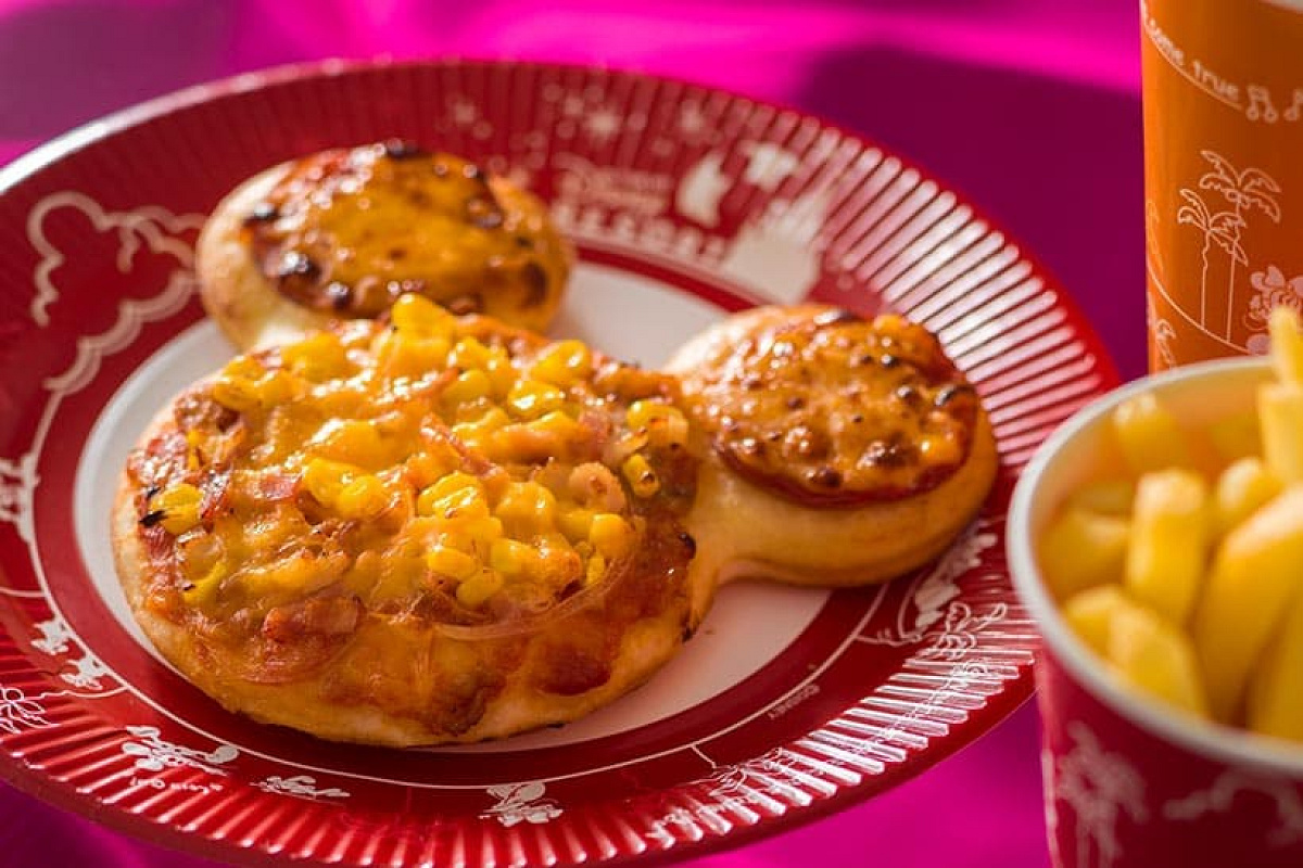 ディズニー公式レシピ集「ミッキーピザ」| キャステル | CASTEL