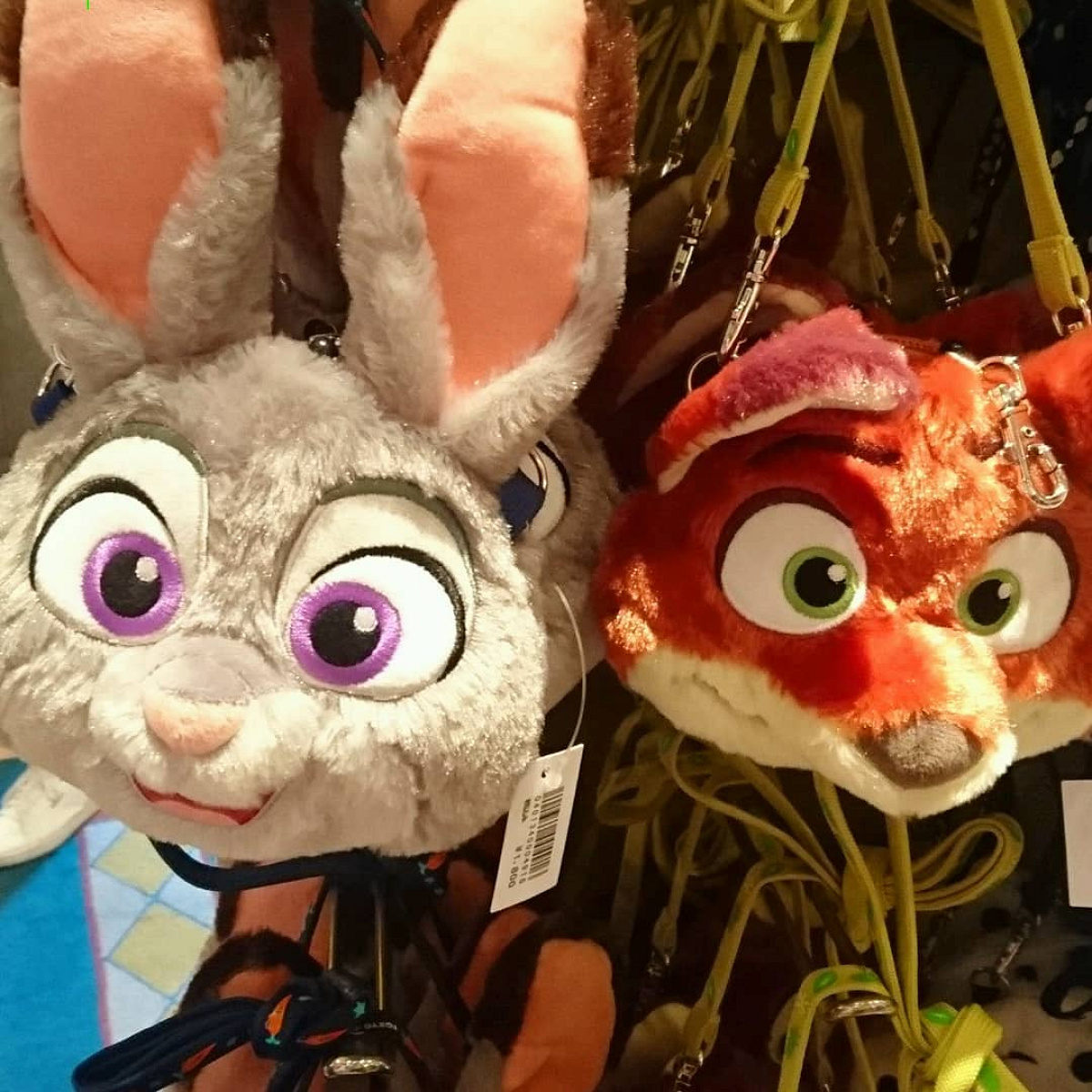 ジュディのパスケース（左側）とニックのパスケース（右側