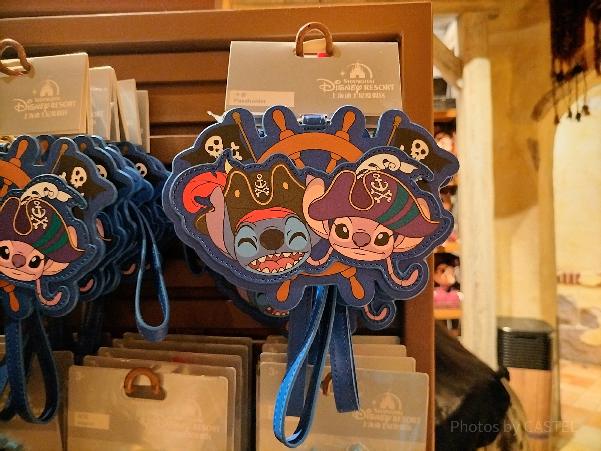 上海ディズニーカリブの海賊グッズ：海賊スティッチ＆エンジェルのパス