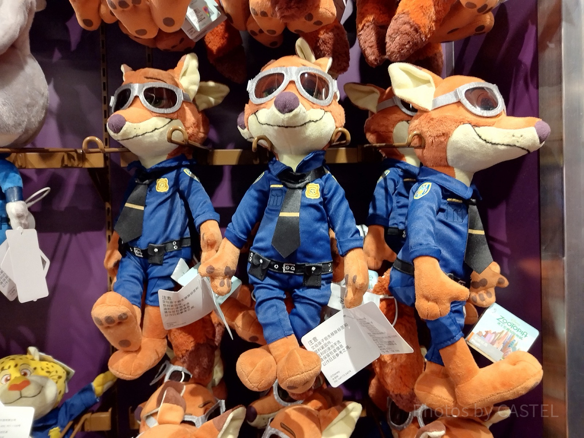 上海ディズニーズートピアグッズ：ニックの警官ぬいぐるみ(M