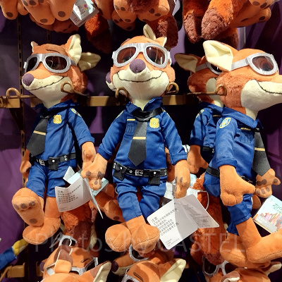 上海ディズニーズートピアグッズ：ニックの警官ぬいぐるみ(M