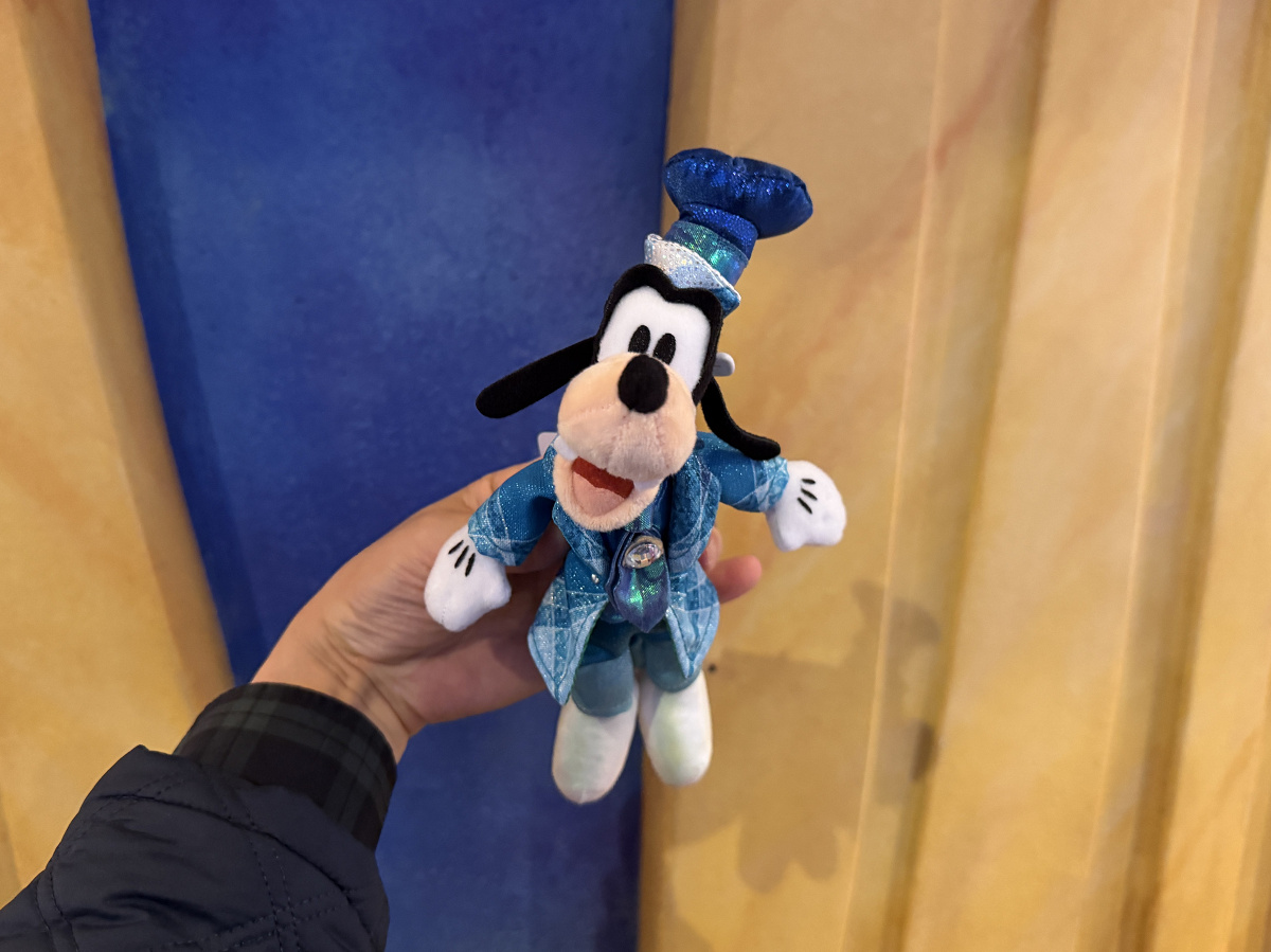 グーフィーぬいぐるみバッジ(ディズニーシー25周年グッズ)| キャステル